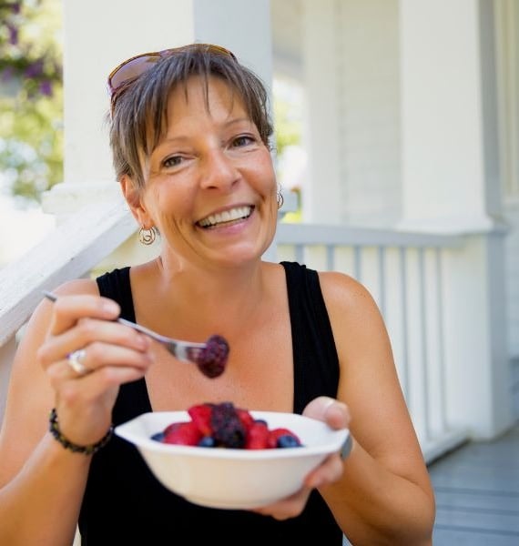woman eating berries