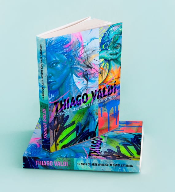 livro de arte com obras de thiago valdi