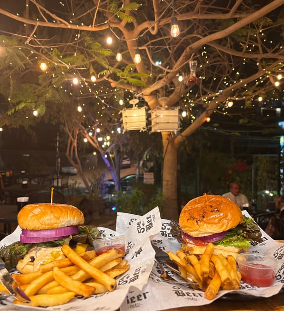 angus cheeseburger en Cabo San Lucas