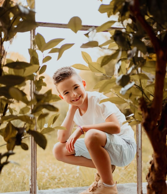 photo d'un enfant souriant et heureux