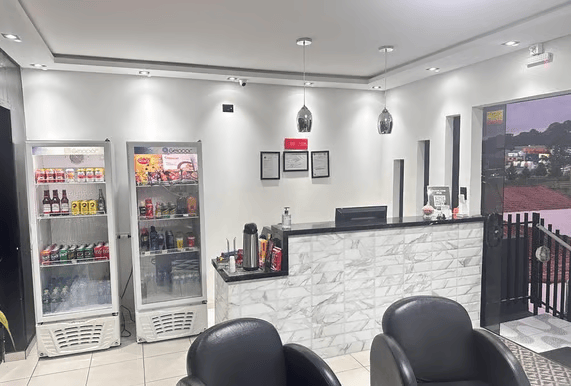 Recepção com portaria 24 horas e cafezinho, barzinho com bebidas 