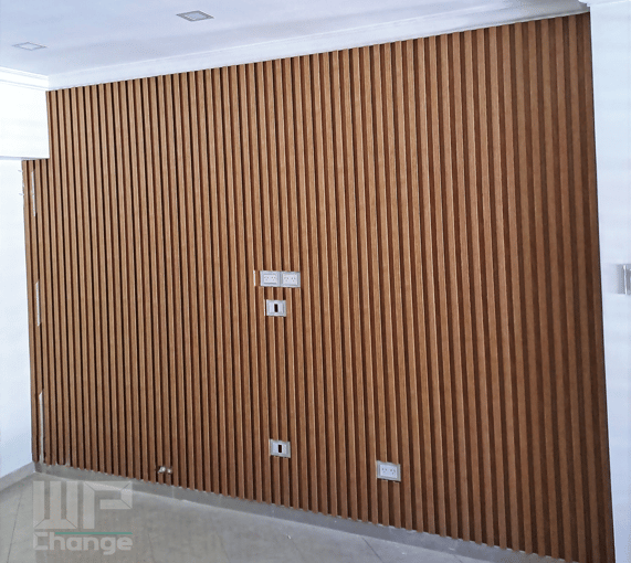 una habitacion revestida con wall panel EPS simil madera