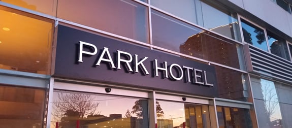 Letras corporeas retroiluminadas "PARK HOTEL"