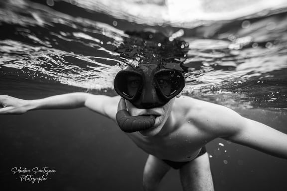 a model in a swimsuit with a mask on his face. Photo taken by Sébastien Saintignan