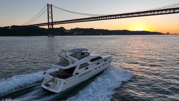 Notre Yacht Princess 65 à louer pour une excursion sur Lisbonne