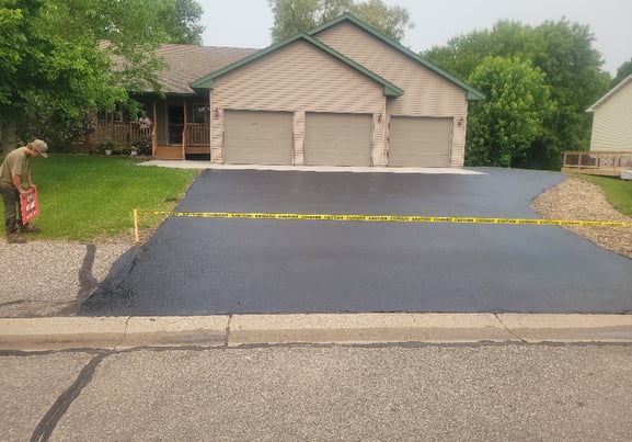 resident-driveway-seal-coating.jpg