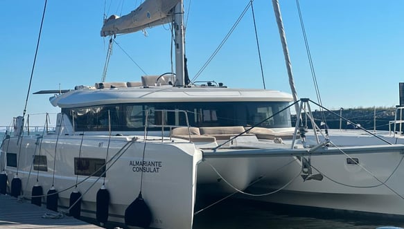 Nosso catamarã Lagoon 46 para alugar para uma excursão marítima a Lisboa