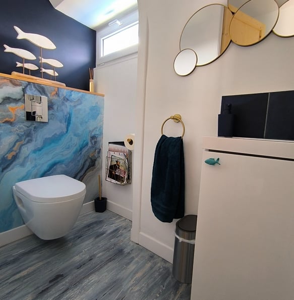agencement décoration wc suspendu sol esprit peinture vieillie