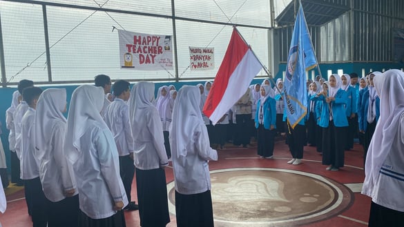 prosesi pelantikan pengurus OSIS