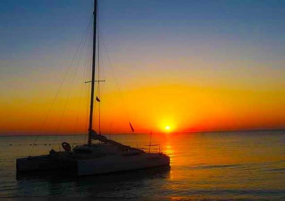 Catamaran sunset tour roatan