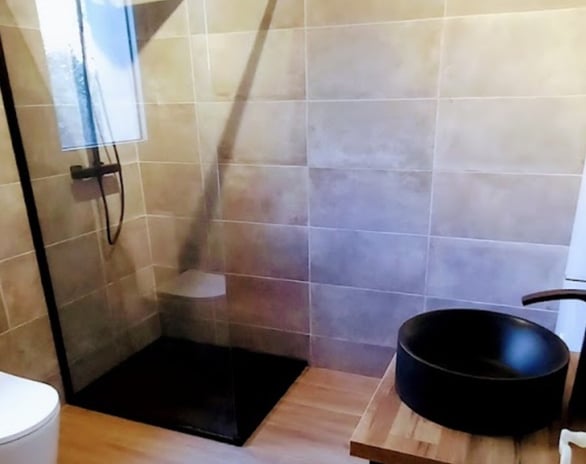 Rénovation d une Salle de bain au complet lieu Isolella Corse du Sud