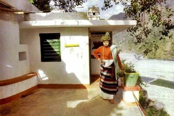 Shri Babaji all'ingresso della sua stanza, Hairakhan