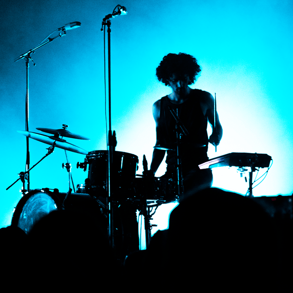 Photographie d'un batteur lors d'un concert  pris en photo par genecis studio photographe à tours