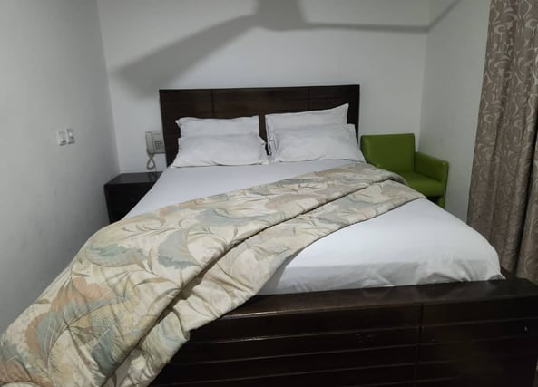 comfortable room at de place hotel at mighty beach Sakumono