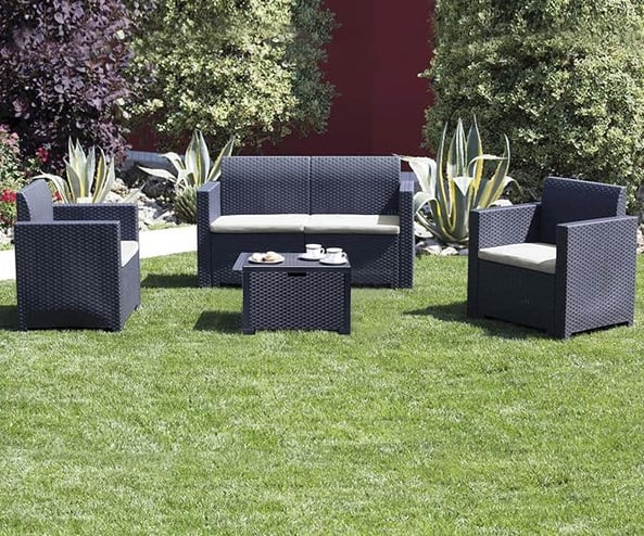 Salottino BICA Nebraska in giardino