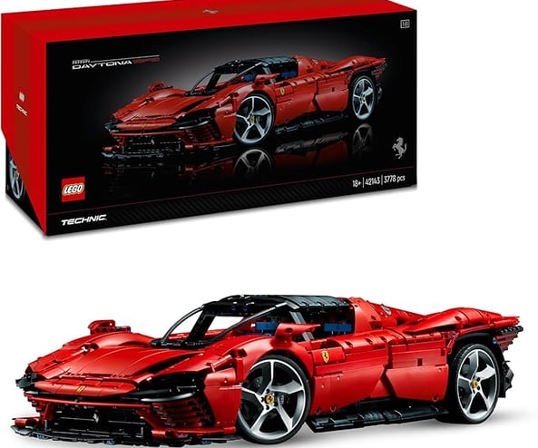 Modello LEGO Ferrari Daytona SP3 in dettaglio, ricreazione fedele dell'iconica auto sportiva.