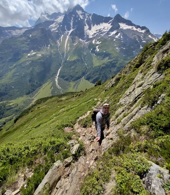 The steep trail down from Sustlihütte