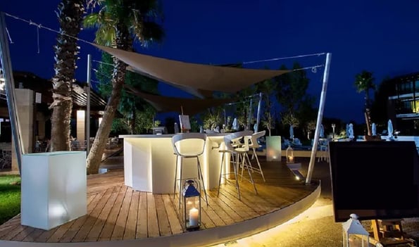 ΕΙΔΙΚΕΣ ΚΑΤΑΣΚΕΥΕΣ ΕΞΩΤΕΡΙΚΩΝ ΧΩΡΩΝ SOLID SURFACES