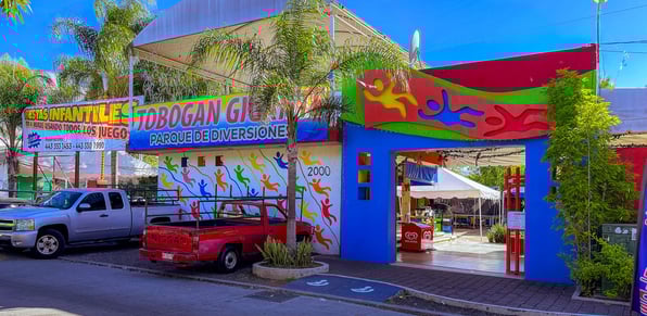 Fachada del parque Tobogán Gigante en Morelia