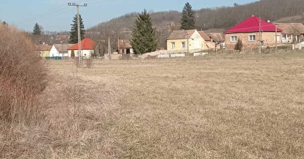 n einem ruhigen, kleinen Dorf etwa 15 km von Kaposvár entfernt, direkt an der Straße zum Balaton, we