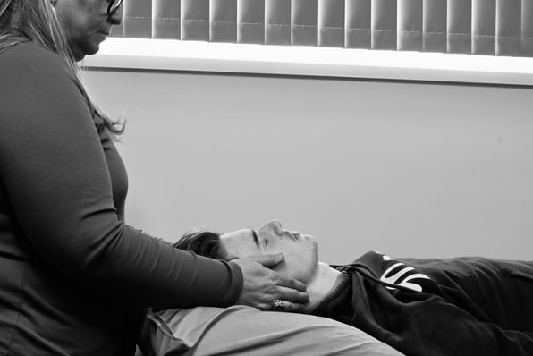 Woman giving reiki to man