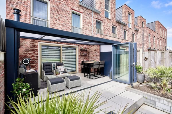 Glass vs polycarbonate