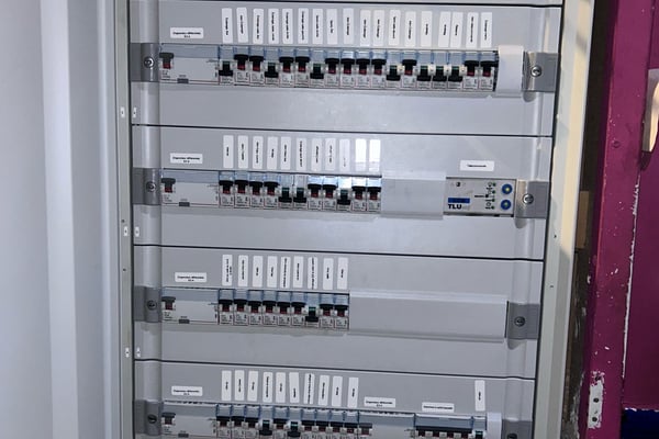 Tableau électrique avant