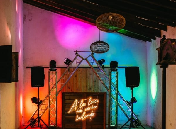 DJ para cóctel de boda en Valencia - ambiente elegante
