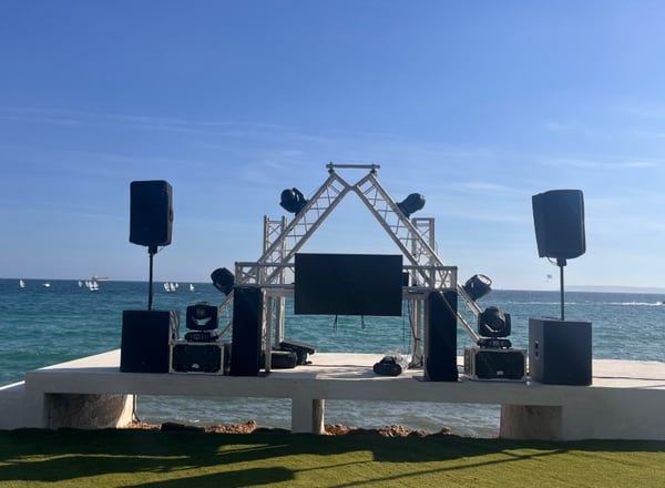 DJ Peligro amenizando una ceremonia civil de boda en Albacete