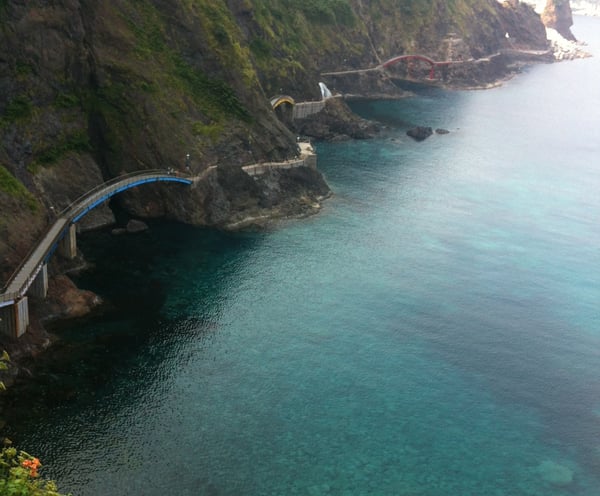 Lo-Fi visual, colorful bridges