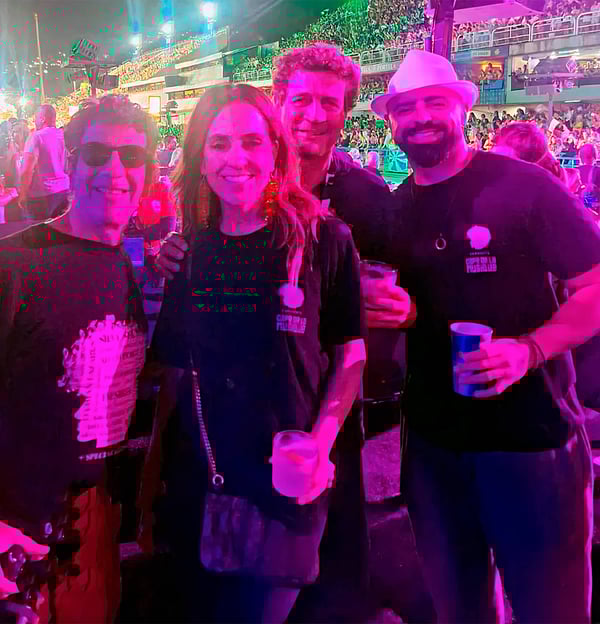 Equipe de criação de cenografia em evento no Rio de Janeiro