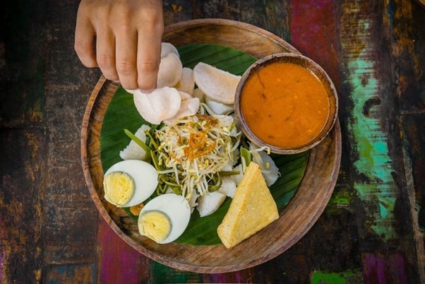 Gado Gado, um prato típico da culinária indonésia - Fonte: Food’n Road
