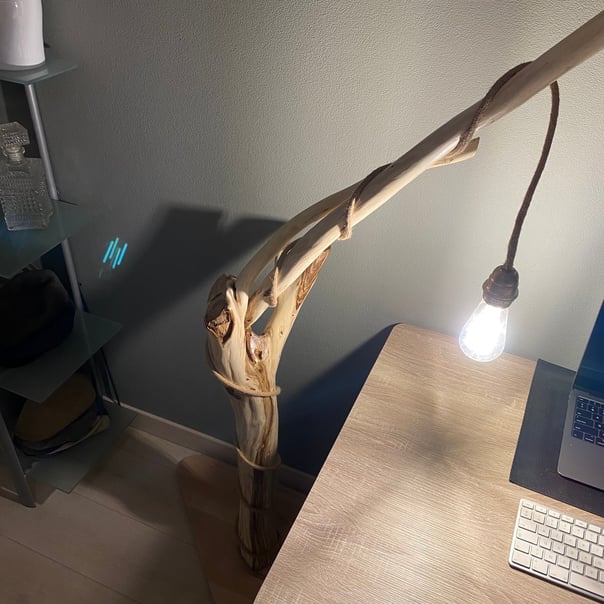 Création personneel d'une lampe faite par Laroux Menuiserie