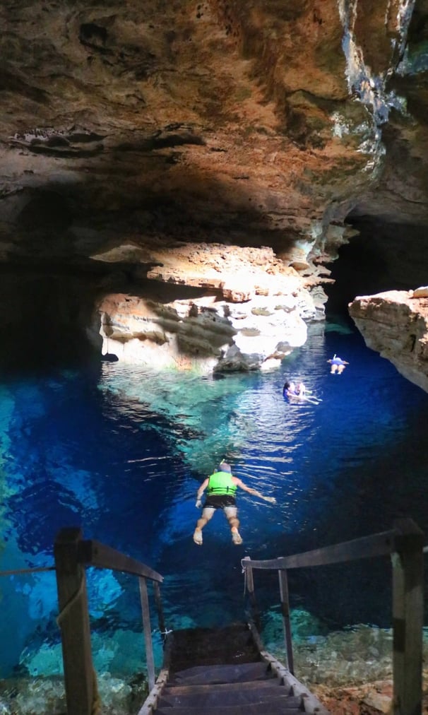 nager dans le poço azul