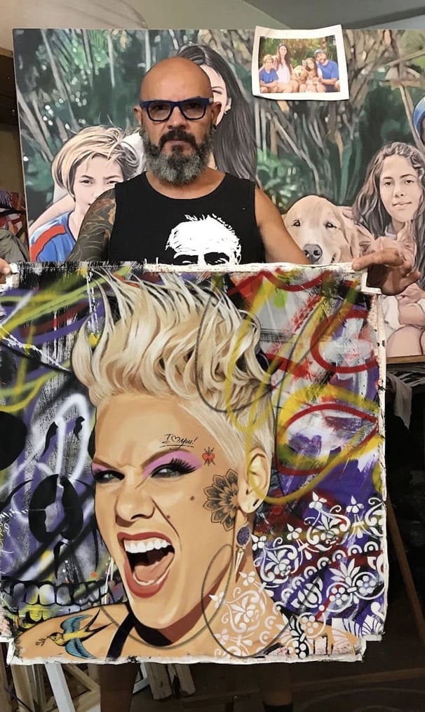 Detalhes de pintura no ateliê.