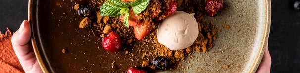 fotografía corporativa de un plato con un postre