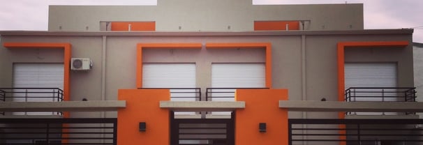 Conjunto de vivienda estilo duplex en Concordia. Arquitectura moderna y funcional