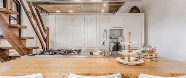 Stanza Girasole vista cucina