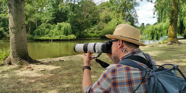Magnus Andersson photographing birds in Regent's Park.