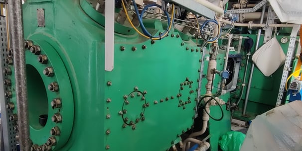 Reciprocating gas compressor