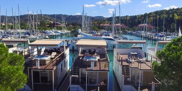 Floating Sea House Marina Lux - Book Now!