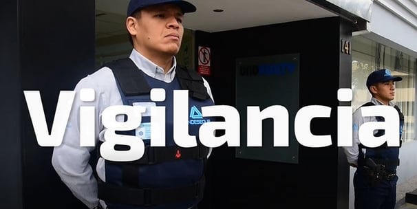 Agente de Seguridad Con Arma vistiendo Chaleco blindado