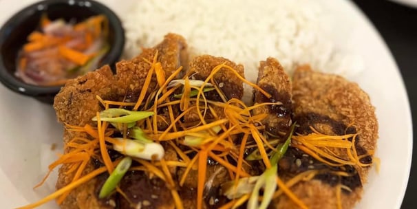accepting reservations for dining in Cucina Crisanta