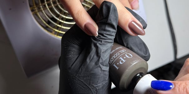 Manicura esmaltado semipermanente