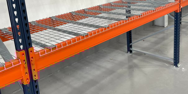 Mesh racking decking 