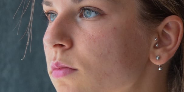 piercing e furo de orelha humanizado