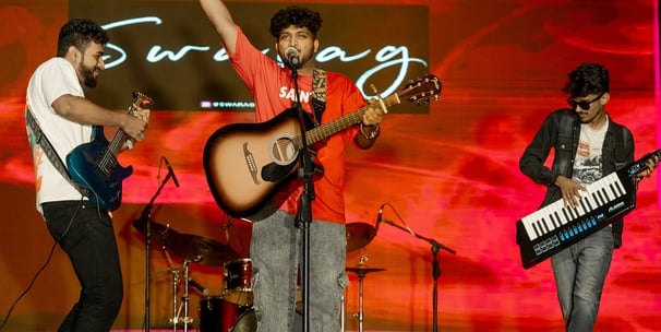 Live band performing at an outdoor wedding in Bengaluru."