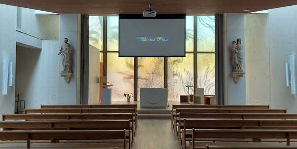 vue intérieure église à Lyon avec vidéoprojection