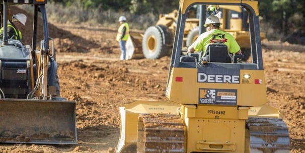 construction equipment back up and running on jobsite after hydraulic hoses were repaired onsite in tampa