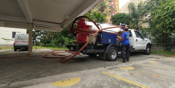desentupimento com caminhão